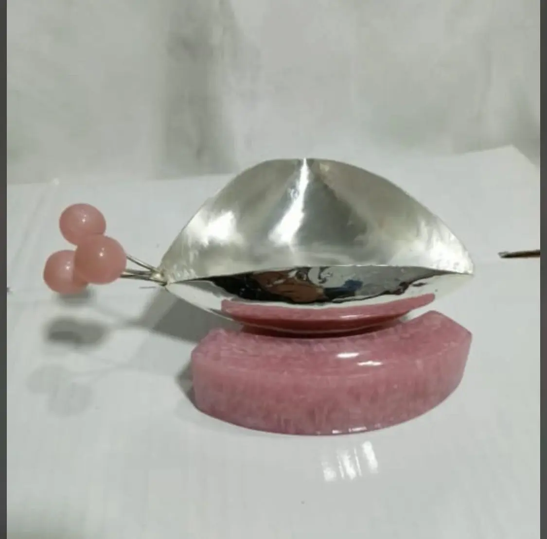 Luxe Metal Clamshell Dish